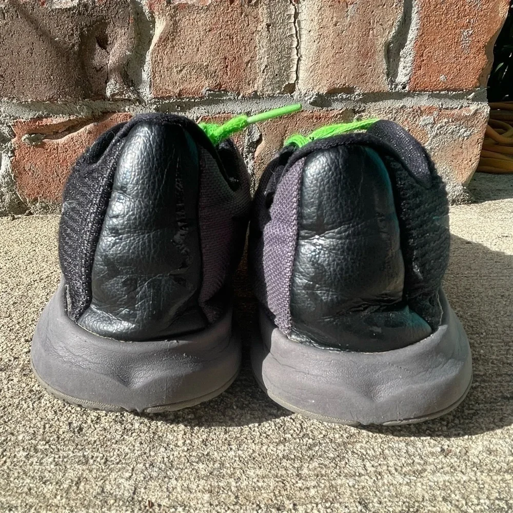 Kids Nike Kyrie Flytrap size 2.5Y